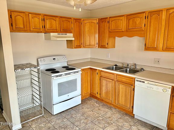 4th image of 1525 Suncrest Dr #3