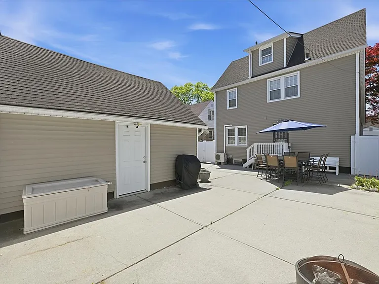 38-11 205th St #SINGLE-FAMIL — Photo 32