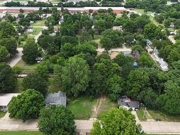 3rd image of 311 W Kiowa Ave