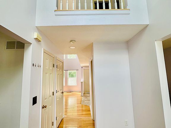 3rd image of 7757 Hunt Club Dr