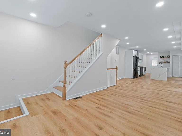 530 E 38th St — Photo 5