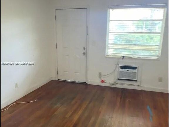 5th image of 640 SW 5th St APT 4