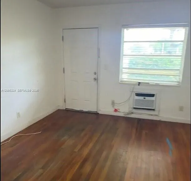 640 SW 5th St #4 — Photo 5