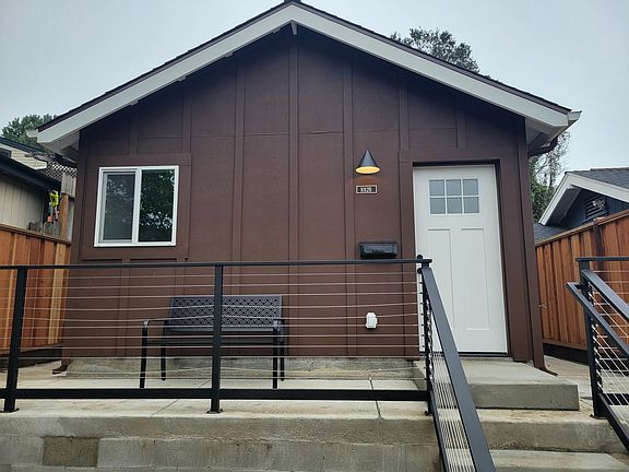 2nd image of 1012 Merrithew Dr