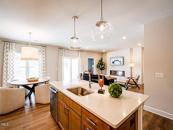 4th image of 28 Reed's Hollow