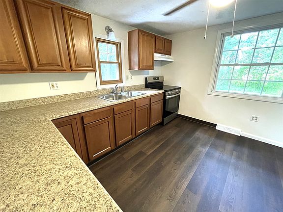 4th image of 2516 Downing Ave