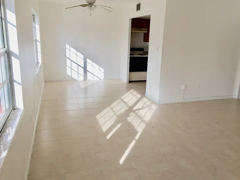 926 E Fort King St #J — Photo 6