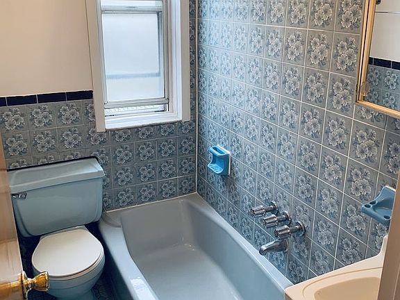 5th image of 2421 Steinway St APT 7