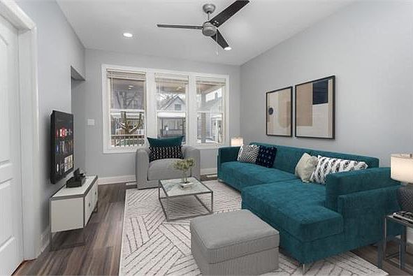 1st image of 131 E 117th Pl