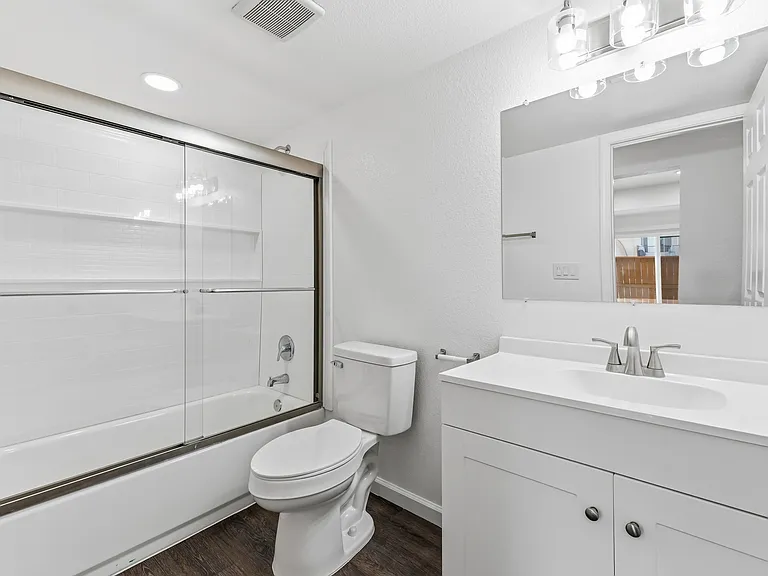 Oakbrook Apartments — Photo 36