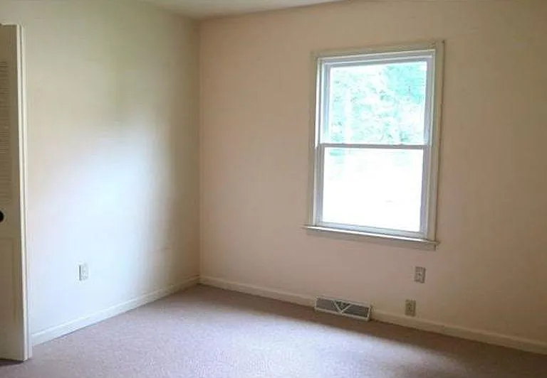 1810 Freeman St — Photo 7