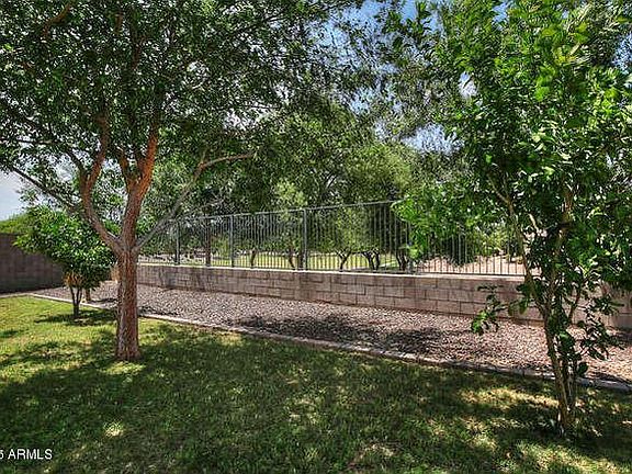 3rd image of 2086 E Connemara Dr