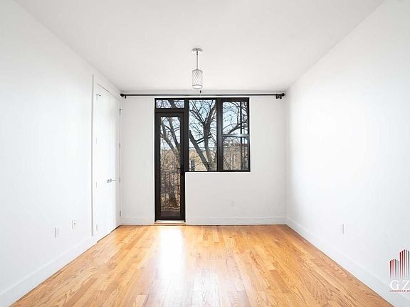3rd image of 34-61 Vernon Blvd #2BB
