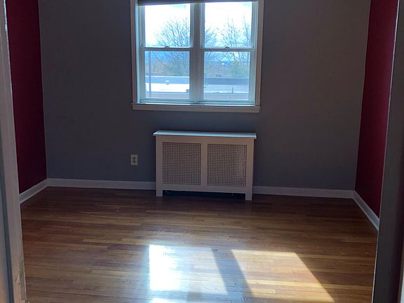 3rd image of 14 Hodges Pl
