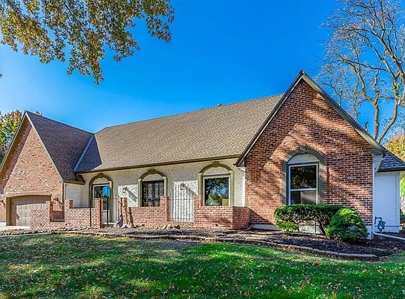 2nd image of 10228 Hemlock Dr