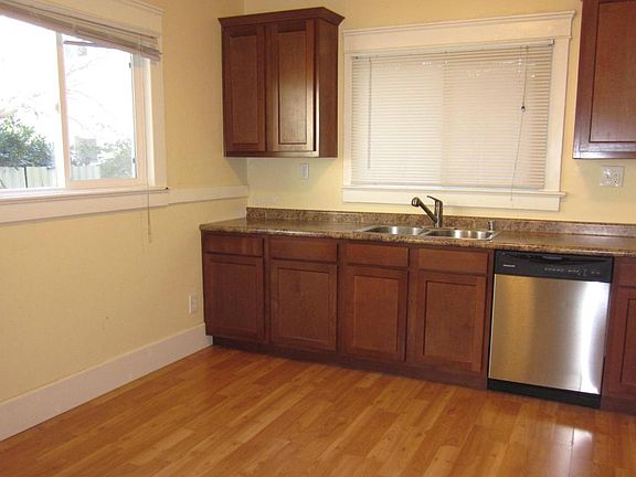 Eat-in kitchen