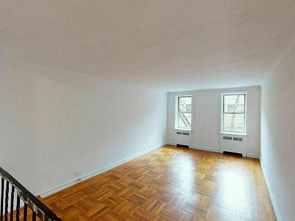 3rd image of 41 Kew Gardens Rd APT 2C