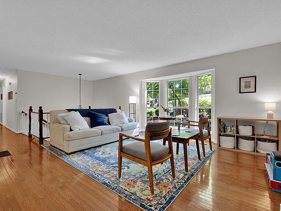 4th image of 659 Ridge Top Cir