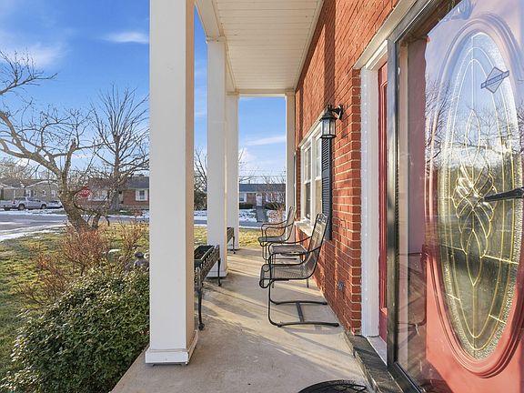 5th image of 102 Sonley Dr