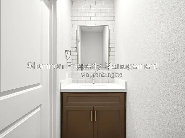 1204 W 16th St #B — Photo 30