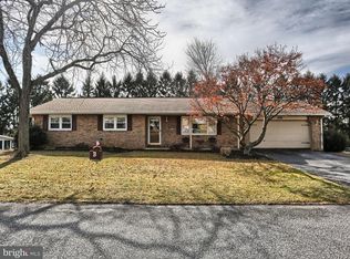 206 Fairway Dr, Mechanicsburg, PA 17055