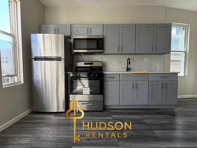 133 Stevens Ave #2 — Photo 1