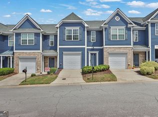 6608 Splashwater Dr, Flowery Branch, GA 30542