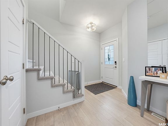 4th image of 574 McFaull Crescent