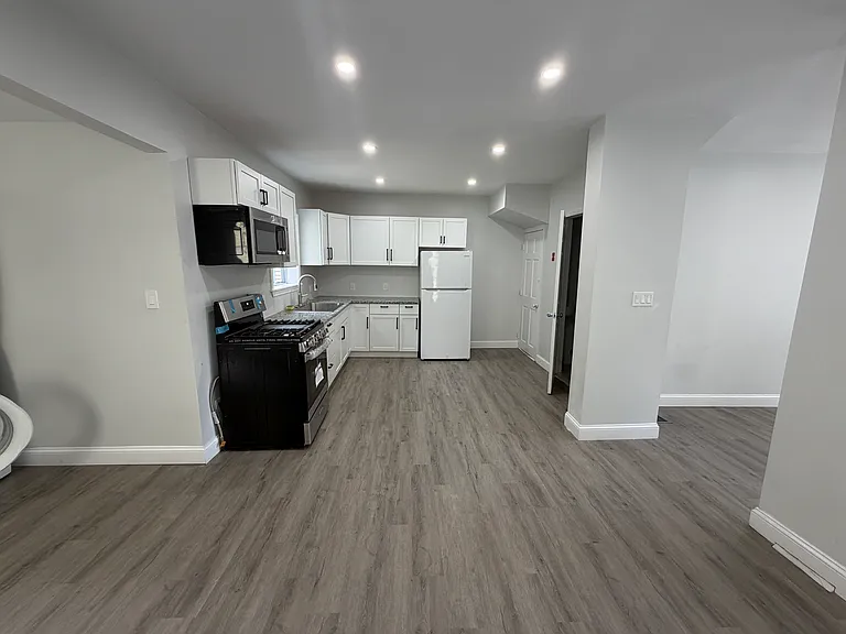 73-75 Draper Ave #75 — Photo 2