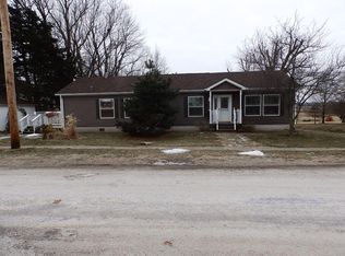 300 Douglas St, New Salem, IL 62357