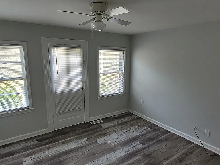 914 Cranbrook St — Photo 6