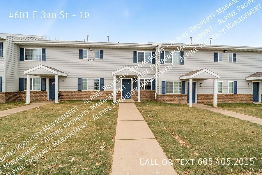 East Pointe — Photo 1