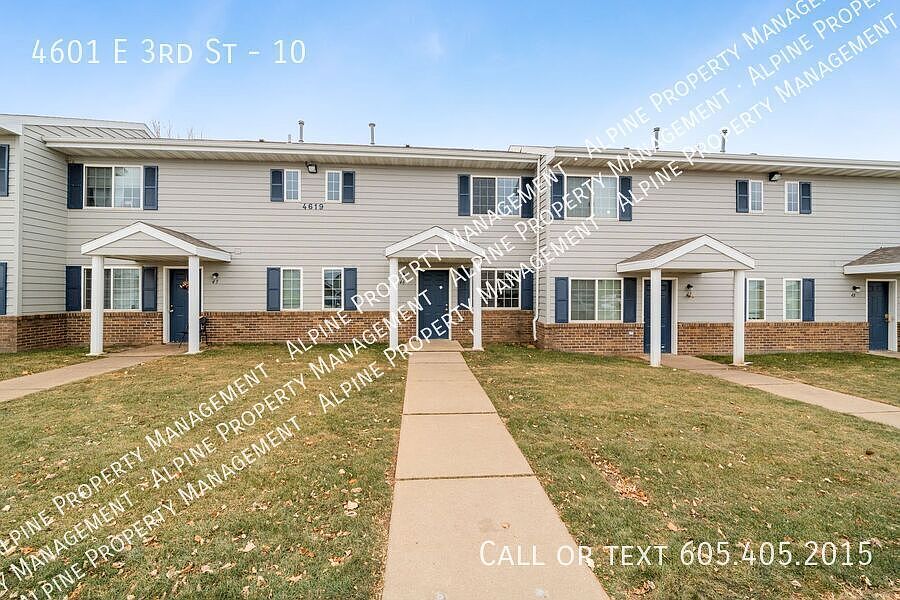 1st image of 4601 E 3rd St #10