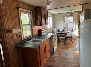 6 Henry Rd, Wales, MA 01081