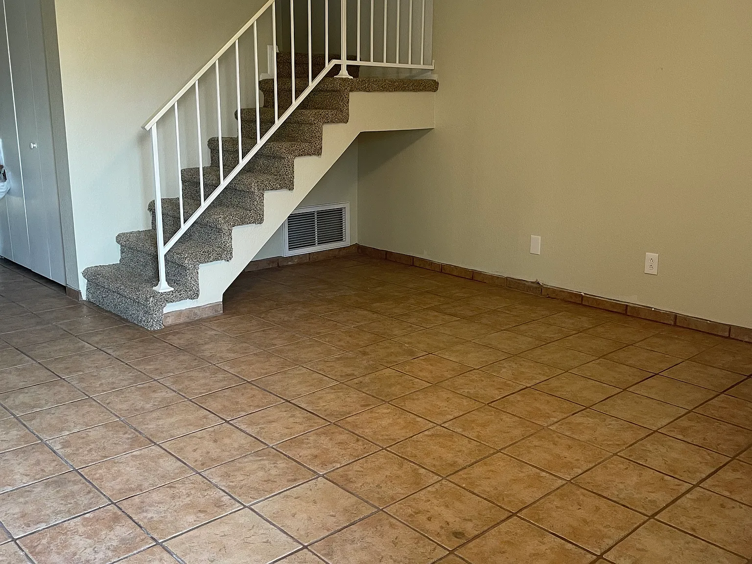 2 bed, 2.5 bath, 1088 sqft, $1,700 — Photo 2