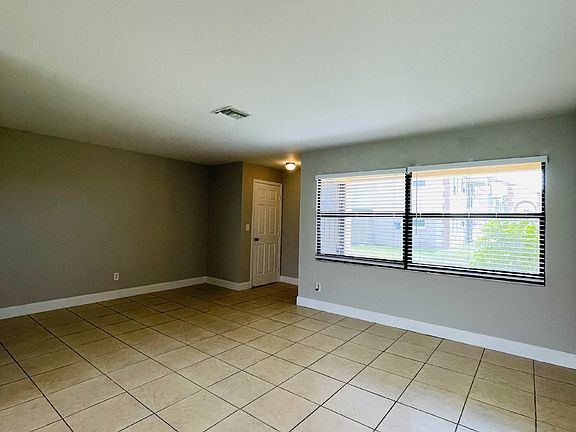 5th image of 847 SE 8th Ter #A