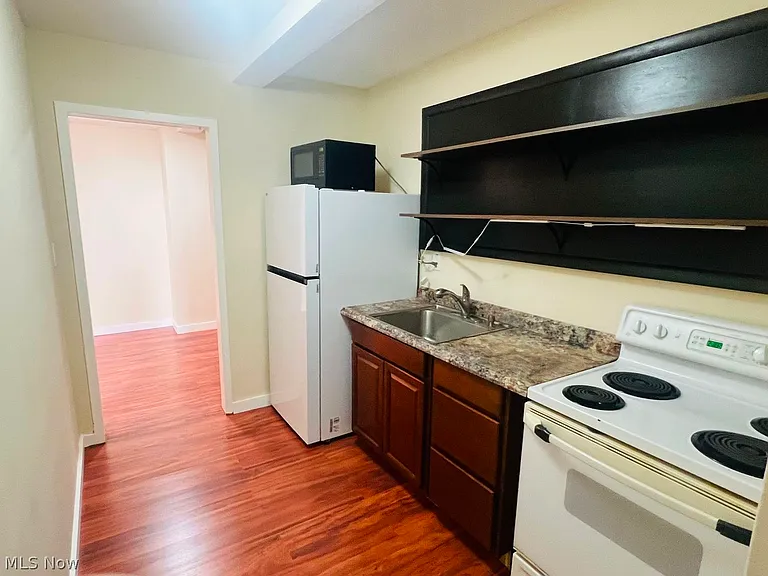 11720 Edgewater Dr #908 — Photo 6