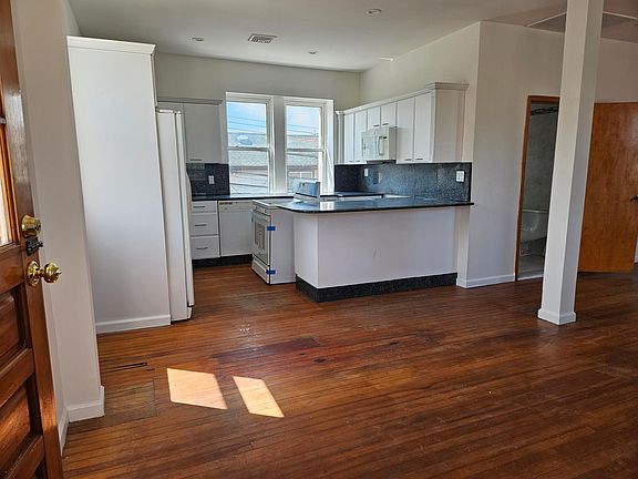 4th image of 303 Bradley Ave Floor 2