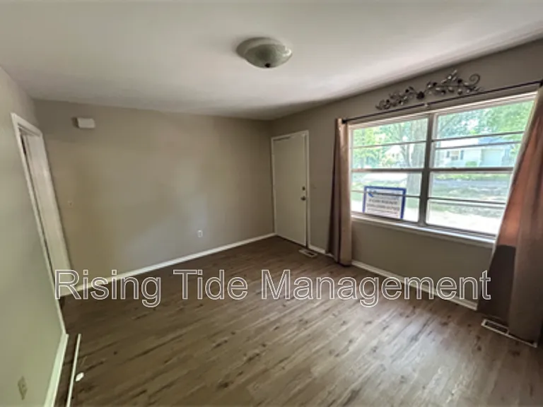 1308 Airport Ln SW — Photo 4