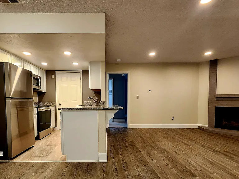8376 S Upham Way #B105 — Photo 5
