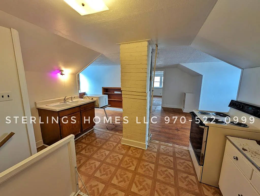 303 S 3rd Ave — Photo 2