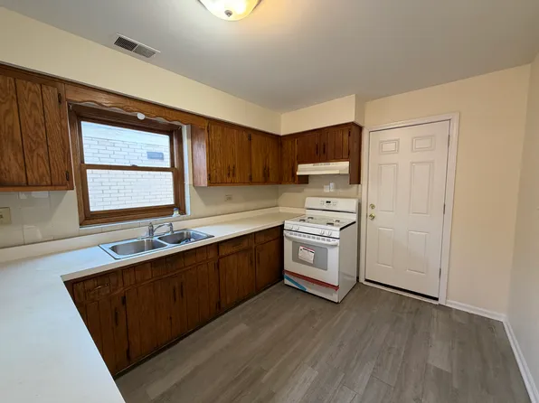 6323 W Fullerton Ave, Chicago, IL