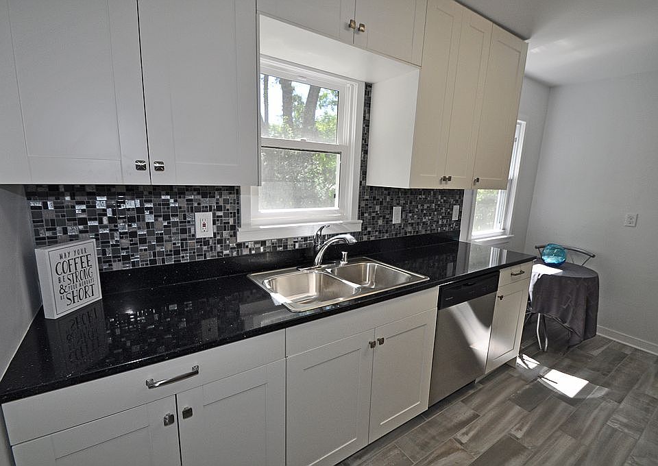 1st image of 4216 Wooddale Ave