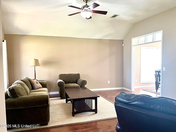 4th image of 344 White Oak Dr