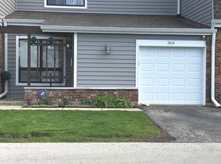 365 Rustic Dr, Wheeling, IL 60090