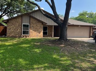2813 Panhandle Dr, Grapevine, TX 76051