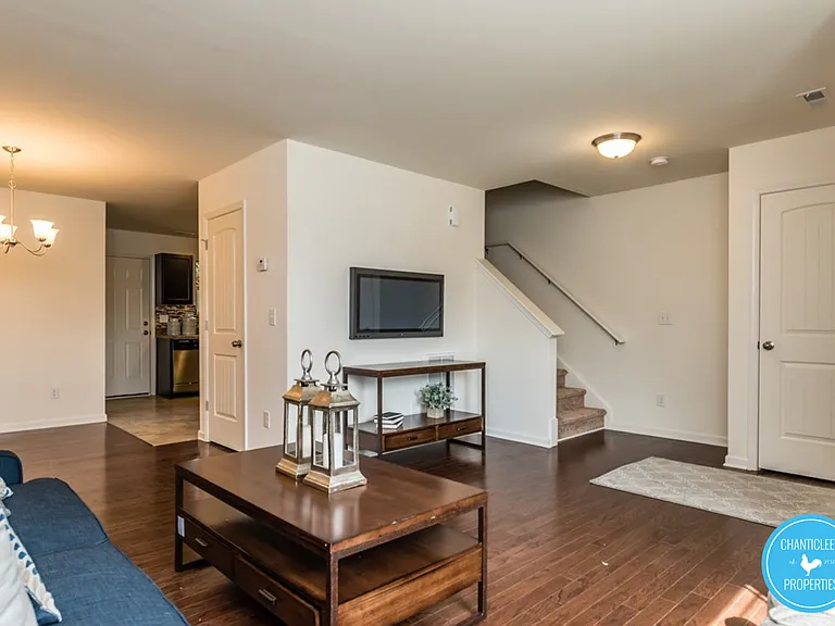 515 Hobkirks Pl — Photo 3