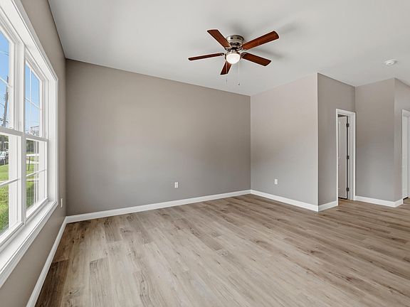 2nd image of 424 Main Ave