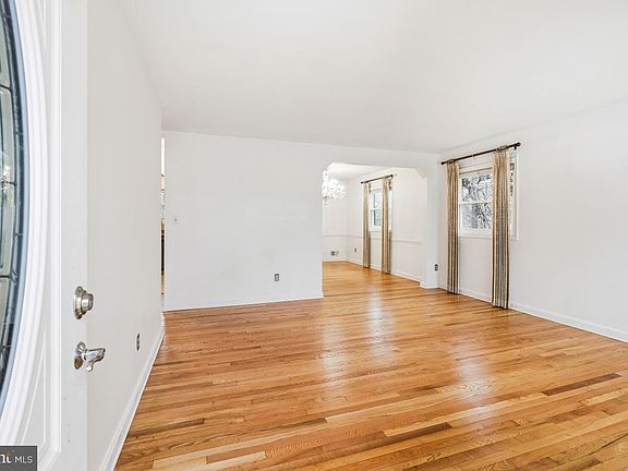 3rd image of 4008 Adams Dr