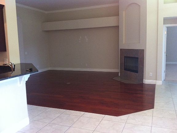 Family room w/fireplace